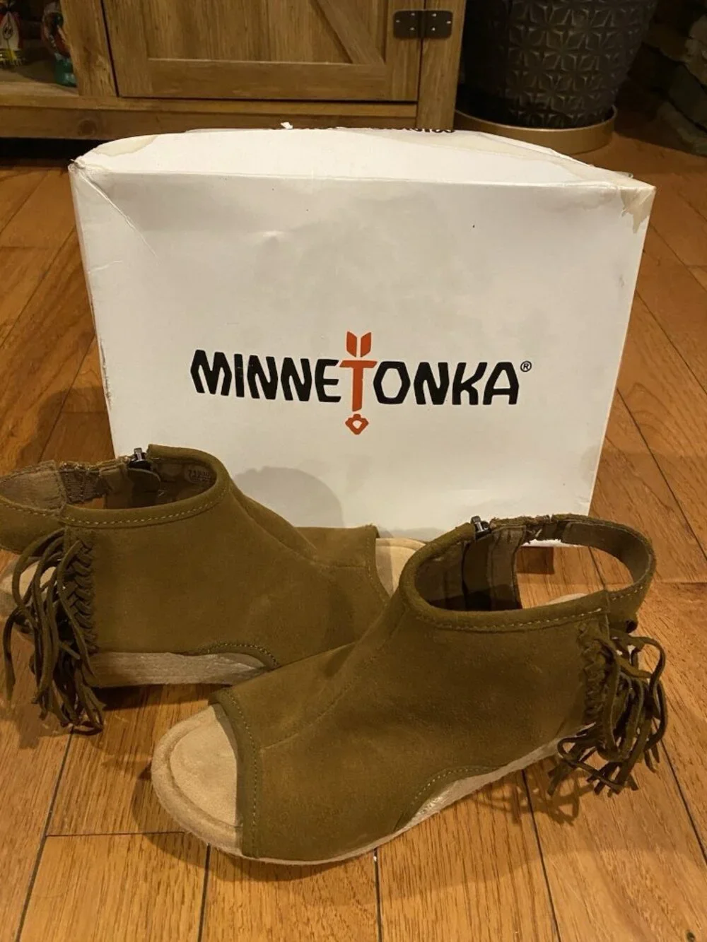 Minnetonka Womens Blaire Wedge Sandals Suede Fringe Brown Peep Toe Size 9 Shoe